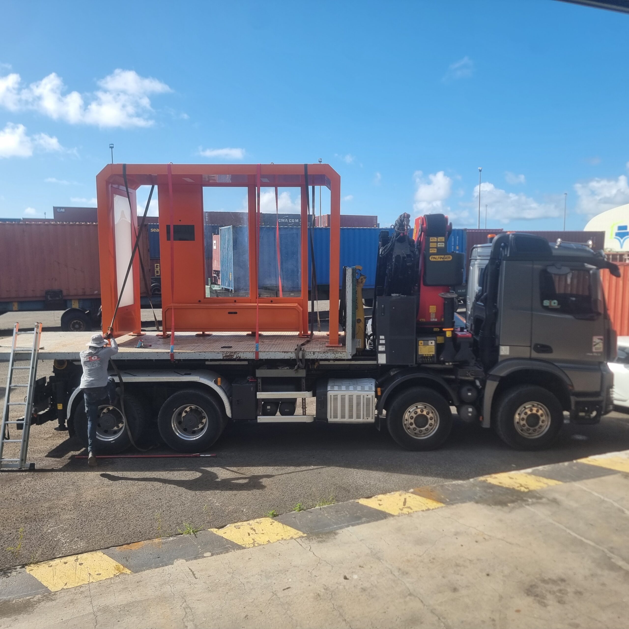 Acheminer l’abri — chantier de l’abribus du CHU de la Guadeloupe
