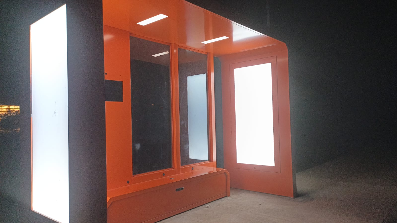 Éclairer l’espace d’attente — chantier de l’abribus du CHU de la Guadeloupe